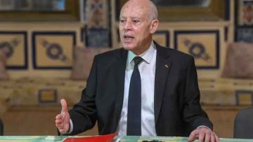 مكالمة هاتفية بين رئيس الجمهورية والرئيس المصري مكالمة هاتفية بين رئيس الجمهورية والرئيس المصري