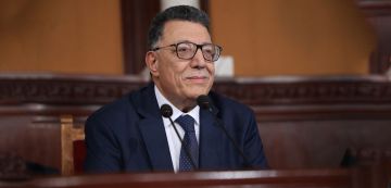 رئيس البرلمان يهدد بإحالة كل من يصور بهاتفه داخل الجلسة على القضاء، النائب علي يعلق رئيس البرلمان يهدد بإحالة كل من يصور بهاتفه داخل الجلسة على القضاء، النائب علي يعلق