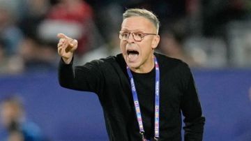 الاتحاد المغربي لكرة القدم يجدد الثقة في المدرب محمد وهبي الاتحاد المغربي لكرة القدم يجدد الثقة في المدرب محمد وهبي