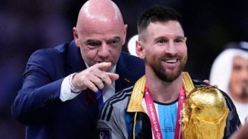 بسبب كلمة.. اتهامات بانحياز رئيس الفيفا لميسي في كأس العالم