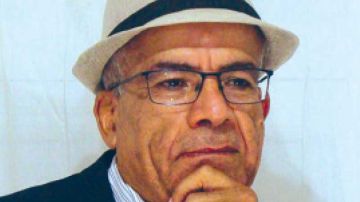 صيف المبدعين: الكاتب الأزهر الزناد: أسيح في السفوح رفقة القطيع والكتاب و ترانزستور صغير صيف المبدعين: الكاتب الأزهر الزناد: أسيح في السفوح رفقة القطيع والكتاب و ترانزستور صغير