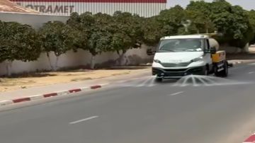 جندوبة : النافورة وشاحنة بلدية تبلل الشوارع بالمياه جندوبة : النافورة وشاحنة بلدية تبلل الشوارع بالمياه