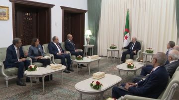 تبون يستقبل وزير الخارجية بمناسبة انعقاد لجنة المتابعة المشتركة بالجزائر