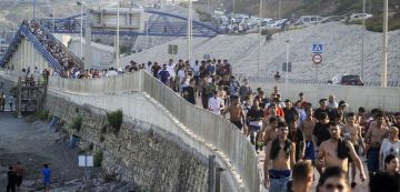 المغرب : نزوح شعبي نحو إسبانيا يطرح أسئلة المغرب : نزوح شعبي نحو إسبانيا يطرح أسئلة