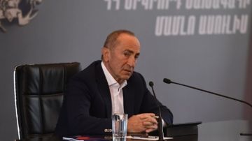 اعتقال الرئيس الأرميني الأسبق ونقله إلى لجنة مكافحة الفساد اعتقال الرئيس الأرميني الأسبق ونقله إلى لجنة مكافحة الفساد
