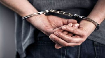 بعد رمي ابنته من طابق ثالث وموت رضيعة 6 اشهر: القبض على الاب بعد رمي ابنته من طابق ثالث وموت رضيعة 6 اشهر: القبض على الاب