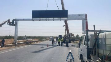 تركيز علامة إرشادية ضوئية متغيرة لتعزيز سلامة المرور بالطريق السيارة تركيز علامة إرشادية ضوئية متغيرة لتعزيز سلامة المرور بالطريق السيارة