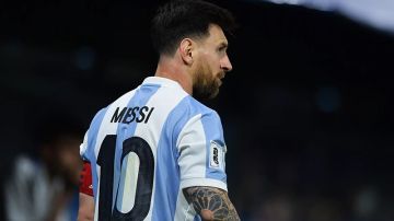 ميسي يقرر الإبتعاد عن الملاعب