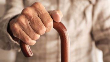 بالمناطق الداخلية والأحياء الشعبية ...فرق متنقلة لرعاية المسنين في المنزل بالمناطق الداخلية والأحياء الشعبية ...فرق متنقلة لرعاية المسنين في المنزل