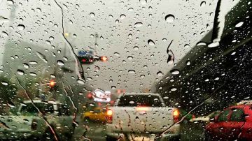 الليلة: أمطار بعدة جهات والحرارة بين 27 و33 درجة