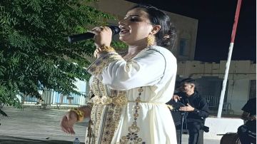 اختتام مهرجان الخيام بالروحية: نجوى عمر تمزج بين تراث الجنوب والشمال الغربي اختتام مهرجان الخيام بالروحية: نجوى عمر تمزج بين تراث الجنوب والشمال الغربي