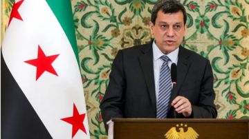سوريا.. قائد قسد يعلن حلها واندماجها في مؤسسات الدولة