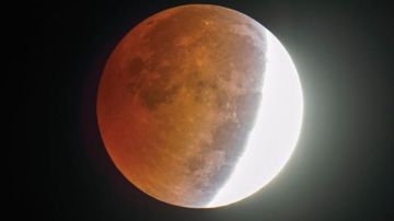 العالم على موعد مع خسوف جزئي للقمر الجمعة العالم على موعد مع خسوف جزئي للقمر الجمعة