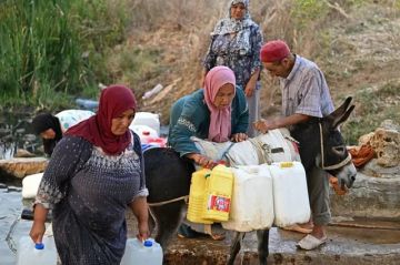 تونس تواجه أزمة المياه المعدنية ، والجزائر تنفي إرسال مياه نحو جارتها الشرقية تونس تواجه أزمة المياه المعدنية ، والجزائر تنفي إرسال مياه نحو جارتها الشرقية