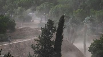 عاصفة في قبرص.. اضطراب للطيران وجنوح سفينة نحو الصخور عاصفة في قبرص.. اضطراب للطيران وجنوح سفينة نحو الصخور
