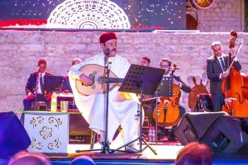 لطفي بوشناق يمتع جمهور مهرجان المنستير الدولي لطفي بوشناق يمتع جمهور مهرجان المنستير الدولي