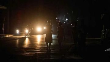 ليلة غضب في الزهراء ... اعتصام ليلي لأهالي الضاحية الجنوبية احتجاجا على انقطاع الكهرباء المتواصل ليلة غضب في الزهراء ... اعتصام ليلي لأهالي الضاحية الجنوبية احتجاجا على انقطاع الكهرباء المتواصل