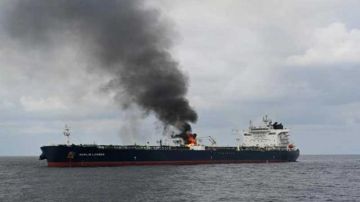 الحوثيون يعلنون استهداف ناقلة نفط سعودية بالبحر الأحمر الحوثيون يعلنون استهداف ناقلة نفط سعودية بالبحر الأحمر
