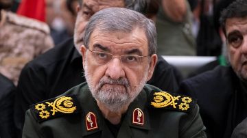 رضائي.. نخوض معركة شرف في مواجهة حرب حمقاء رضائي.. نخوض معركة شرف في مواجهة حرب حمقاء