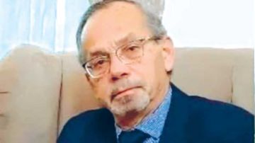 صيف المبدعين : الشاعر الفلسطيني محمد حلمي الريشة ... رسالة إلى ميم الأديب ... كانت تلك البداية صيف المبدعين : الشاعر الفلسطيني محمد حلمي الريشة ... رسالة إلى ميم الأديب ... كانت تلك البداية