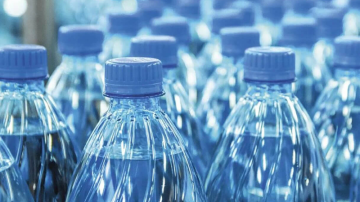 الحمامات: حجز 21 ألف قارورة مياه معدنية كانت مخفية بمخزن عشوائي الحمامات: حجز 21 ألف قارورة مياه معدنية كانت مخفية بمخزن عشوائي