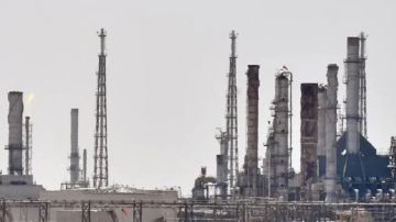 الحوثيون يعلنون استهداف مصفاة سعودية الحوثيون يعلنون استهداف مصفاة سعودية