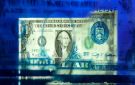 الدولار يستقر قرب أعلى مستوياته في أسبوع قبيل تصريحات وارش