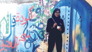 ابداعات صيفية: الفنانة التشكيلية منى التواتي ...جداريات .. بخصوصيات متفردة ابداعات صيفية: الفنانة التشكيلية منى التواتي ...جداريات .. بخصوصيات متفردة