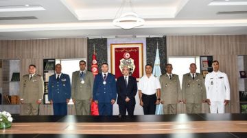 وزارة الدفاع الوطني تكرم عددا من الرياضيين والمدربين العسكريين وزارة الدفاع الوطني تكرم عددا من الرياضيين والمدربين العسكريين