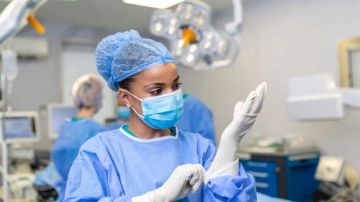 لجنة الصحة بالبرلمان تدعو إلى ضرورة وضع تشريعات في مجال الجراحات التجميلية لجنة الصحة بالبرلمان تدعو إلى ضرورة وضع تشريعات في مجال الجراحات التجميلية