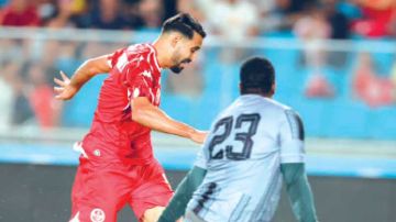 المنتخب الوطني يواصل الانحدار ... الجمهور يثور و حرب خفية بين اللاعبين والمسيرين المنتخب الوطني يواصل الانحدار ... الجمهور يثور و حرب خفية بين اللاعبين والمسيرين