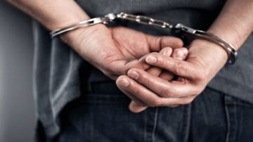 سوسة: الإطاحة بمروج مخدرات وحجز 5 صفائح من الزطلة سوسة: الإطاحة بمروج مخدرات وحجز 5 صفائح من الزطلة