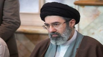 الرئيس الإيراني يكشف آخر تطورات الحالة الصحية لمجتبى خامنئي الرئيس الإيراني يكشف آخر تطورات الحالة الصحية لمجتبى خامنئي