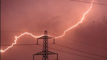 المهدية: صعقة كهربائية تنهي حياة شاب المهدية: صعقة كهربائية تنهي حياة شاب
