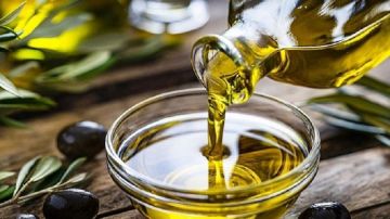 مبيعات زيت الزيتون التونسي تصل إلى أكثر من 82 دولة مبيعات زيت الزيتون التونسي تصل إلى أكثر من 82 دولة