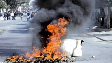 قرمبالية ...أهالي سيدي بحر يقطعون الطريق احتجاجا على تواصل أزمة الماء