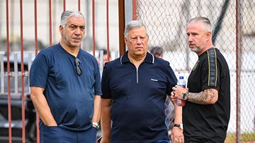 ريجيكامب يصرح لوسائل إعلام رومانية: سأجتمع بإدارة الترجي الرياضي لإبلاغهم بالرحيل ريجيكامب يصرح لوسائل إعلام رومانية: سأجتمع بإدارة الترجي الرياضي لإبلاغهم بالرحيل