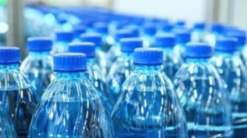 لماذا اختفت المياه المعلبة؟ وزارة التجارة تكشف أسباب اضطراب التزويد