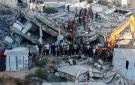 غزة: استشهاد 14 فلسطينيا وفقدان العشرات إثر انهيار عمارة تؤوي نازحين