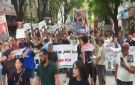انطلاق المسيرة الداعمة لمناضلي الصمود المعتقلين و مهما تفرقوا جمعتهم فلسطين (فيديو)