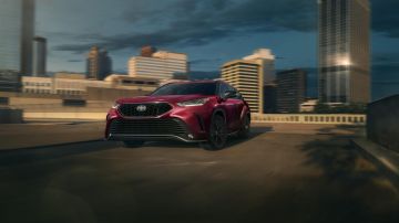 تويوتا تخاطب العائلات بسيارة جديدة.. 8 مقاعد ومساحات واسعة