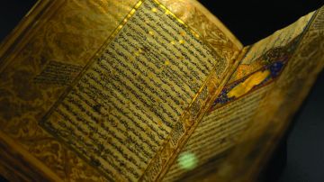 حبر من ذهب يتألق في أبوظبي على مدى 6 أشهر