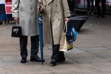 ارتفاع المبيعات التجارية ببريطانيا مع دفعة غير متوقعة للاقتصاد ارتفاع المبيعات التجارية ببريطانيا مع دفعة غير متوقعة للاقتصاد