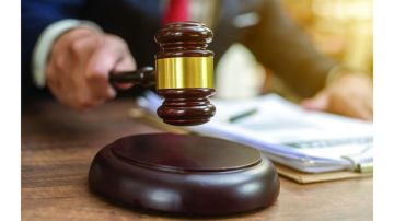 موكل يتهم مكتب محاماة بالتخلي عنه بعد سداد 700 ألف درهم لتمثيله قانونيا