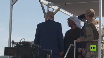 محمد بن زايد آل نهيان يطلع على المقاتلة الروسية سو-57 إي الجديدة بظهورها في الشرق الأوسط لأول مرة