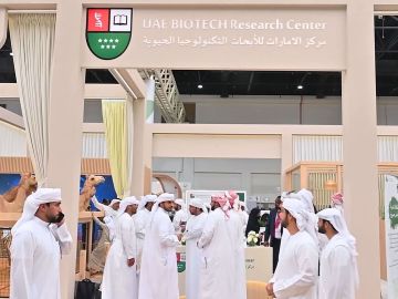 مركز الإمارات للأبحاث البيولوجية يكشف عن أول ذئاب عربية مستنسخة (فيديو)