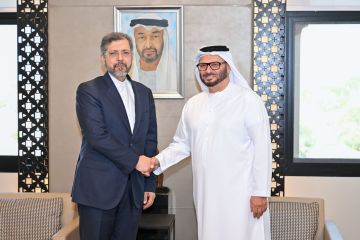 أنور قرقاش يستقبل نائب وزير خارجية إيران وهذا ما بحثاه