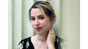 اليونان تطل في معرض الشارقة للكتاب بـ شجرة زيتون و600 عنوان