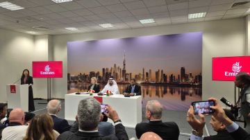 طيران الإمارات تعزز أسطولها بطلب 65 طائرة جديدة من بوينغ طيران الإمارات تعزز أسطولها بطلب 65 طائرة جديدة من بوينغ