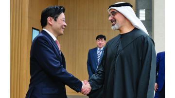 ولي عهد أبوظبي ورئيس وزراء سنغافورة يبحثان تعزيز علاقات الشراكة